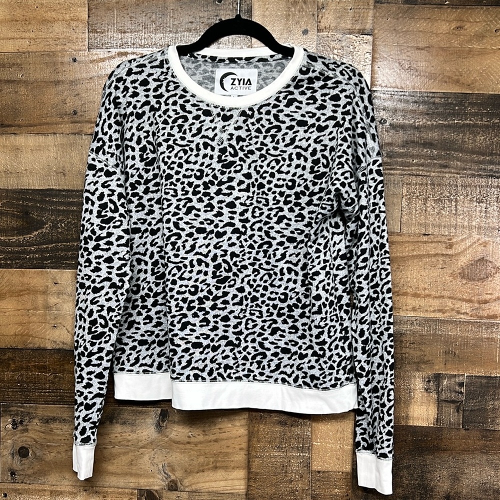 Zyia Active Snow Leopard Top Sweatshirt  Gray Black Cream‎ Activewear Women's L